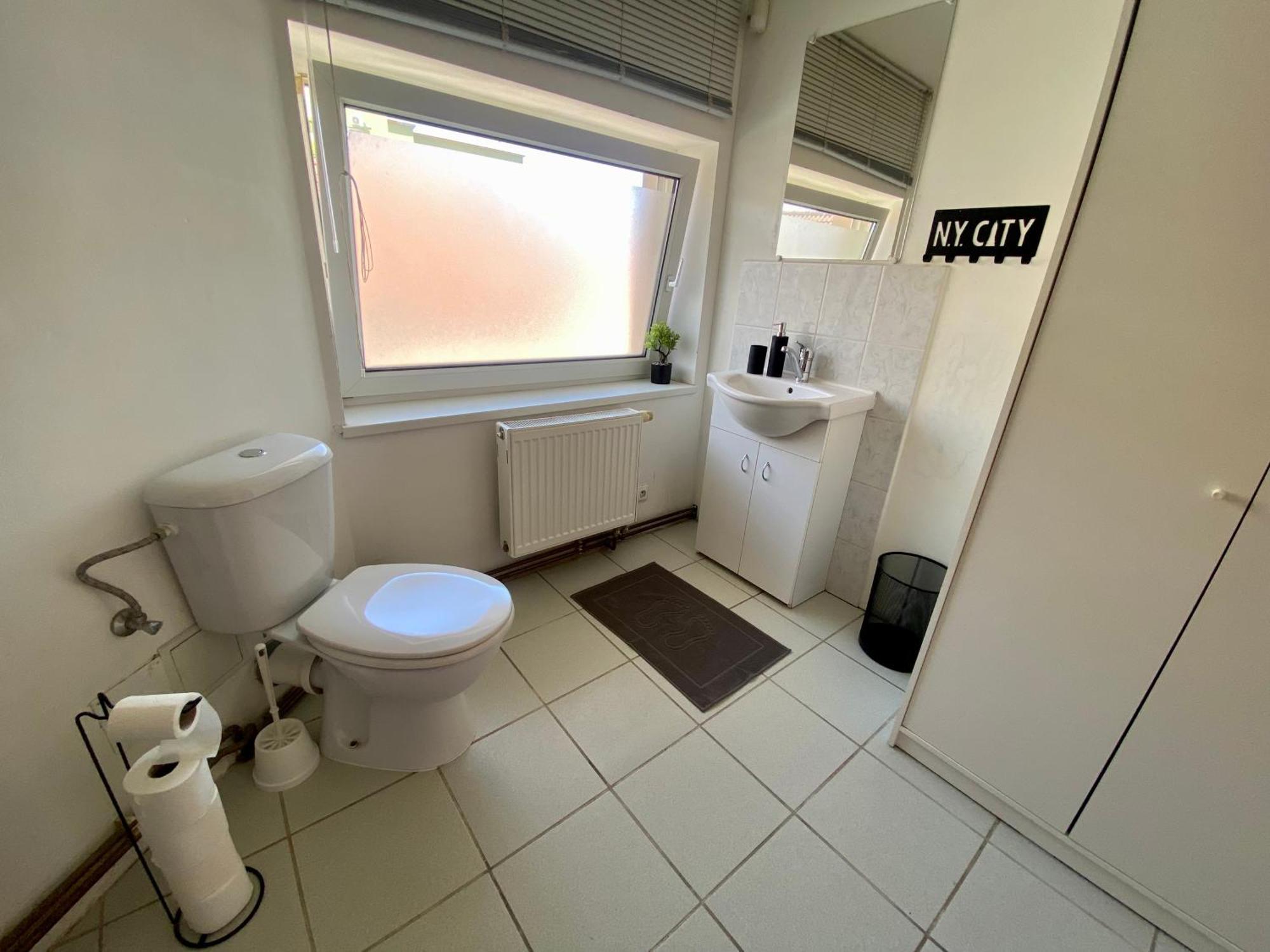 3-Bedroom Apartment In Rajhrad, With Kitchen, 2 Bathrooms, Parking 外观 照片