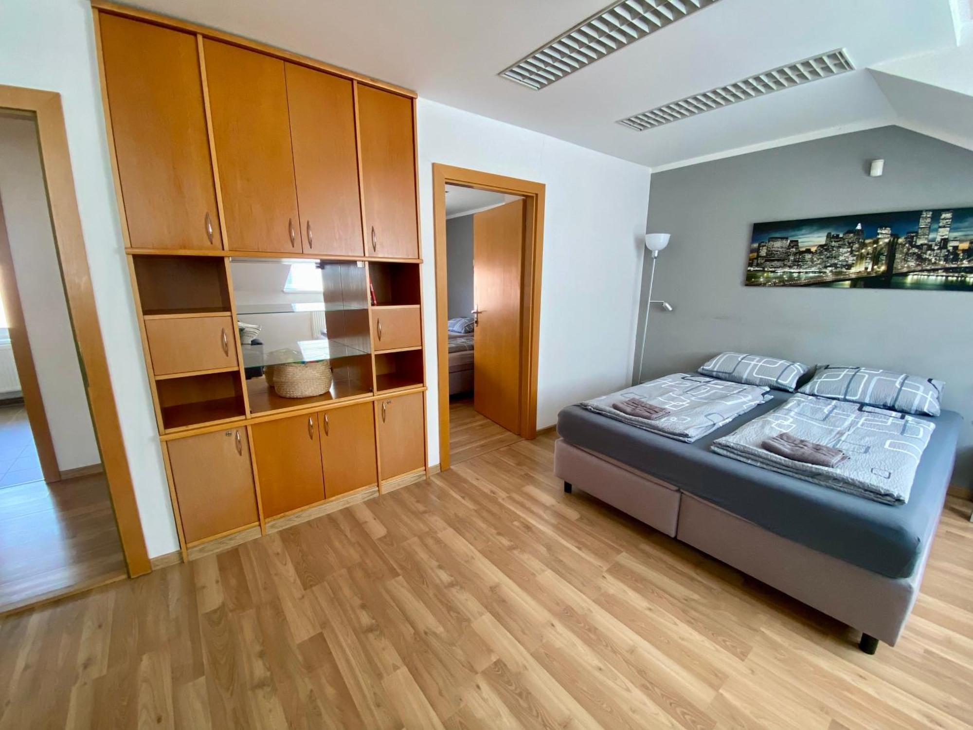 3-Bedroom Apartment In Rajhrad, With Kitchen, 2 Bathrooms, Parking 外观 照片